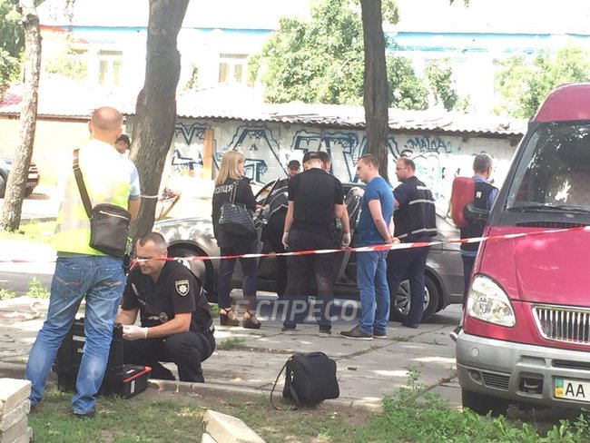 У Шевченківському районі Києва в автомобілі застрелили чоловіка 05