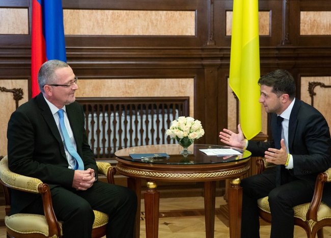 Зеленський прийняв вірчі грамоти у послів 5 держав 04