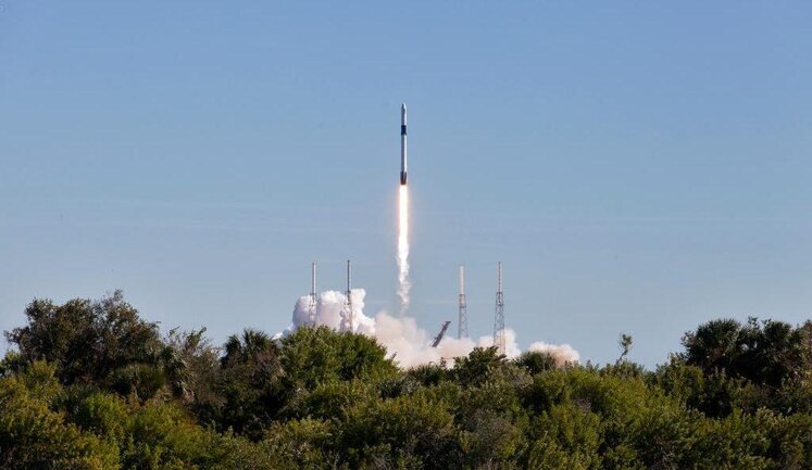 Перший ступінь ракети Falcon 9 з технічних причин не приземлився на космодром, його посадили в океан, - Маск. ФОТОрепортаж
