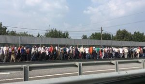 Religious procession breaks through police cordon, heads for Kyiv. PHOTOS+VIDEO