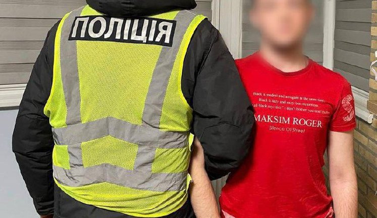 В форме полицейского пел русские песни на видео: в Киеве юношу оштрафовали на 34 тыс. грн, - Нацполиция. ФОТО