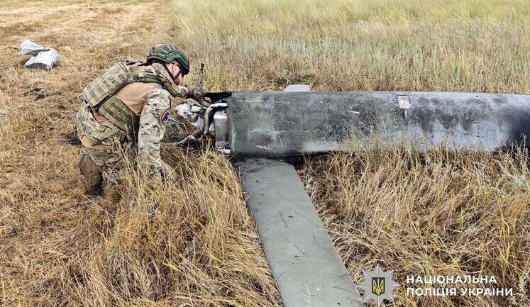 Вибухотехніки поліції Полтавщини знешкодили касетну бойову частину ракети Х-101. ФОТОрепортаж