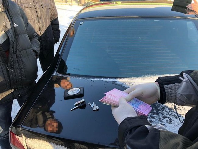 Підполковника поліції затримано на Харківщині на одержанні 14 тис. грн хабара, - СБУ 03