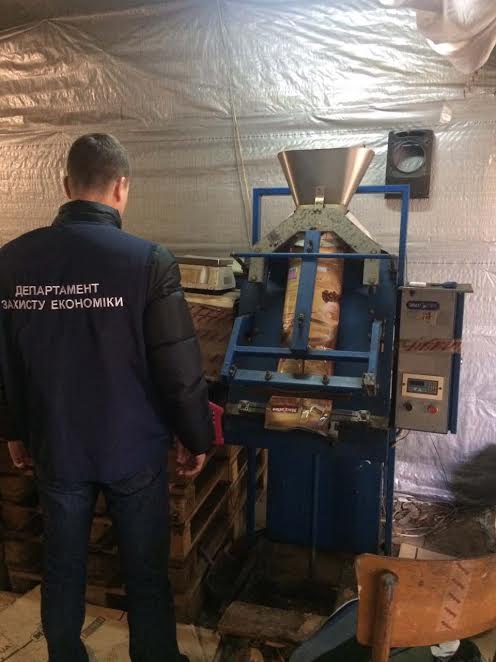 У Львові співробітники поліції ліквідували завод з виготовлення фальсифікованої кави і розкрили мережу з її реалізації 03 У Львові співробітники поліції ліквідували завод з виготовлення фальсифікованої кави і розкрили мережу з її реалізації 03