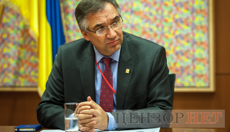 Посол Канади в Україні Роман Ващук: "Я заохочую людей, щоб, подаючи на візу, вони все представляли так, як є. Не прикрашали, не прибіднялися. Це не декларація"