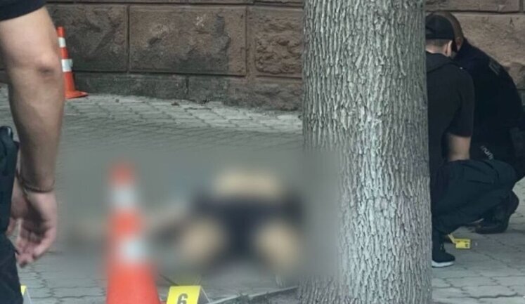 У Дніпрі поліцейський застрелив чоловіка, який напав на його колегу. ВIДЕО 18+