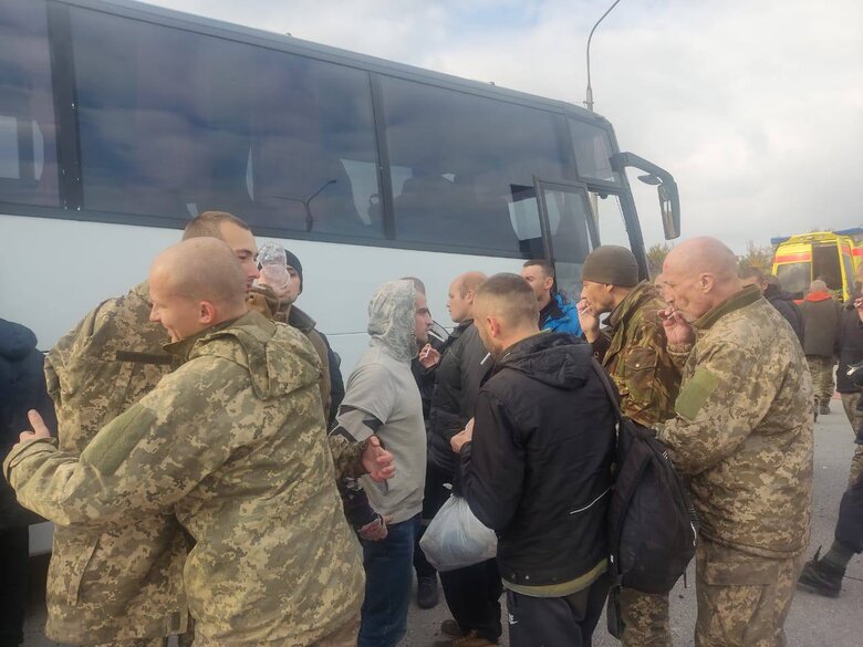 Ukraine returned another 50 soldiers and 2 civilians from captivity. Among those released are defenders of Azovstal and defenders of CNPP 01 Ukraine returned another 50 soldiers and 2 civilians from captivity. Among those released are defenders of Azovstal and defenders of CNPP 01