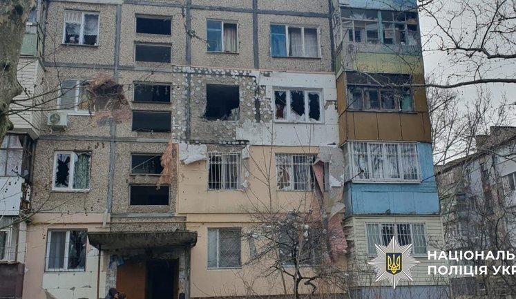 Russia strikes Kherson: one dead, homes destroyed. VIDEO
