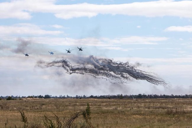 Airborne assault troops reservists ready to defend Ukraine at any time upon refresher training completion, - Poroshenko 12