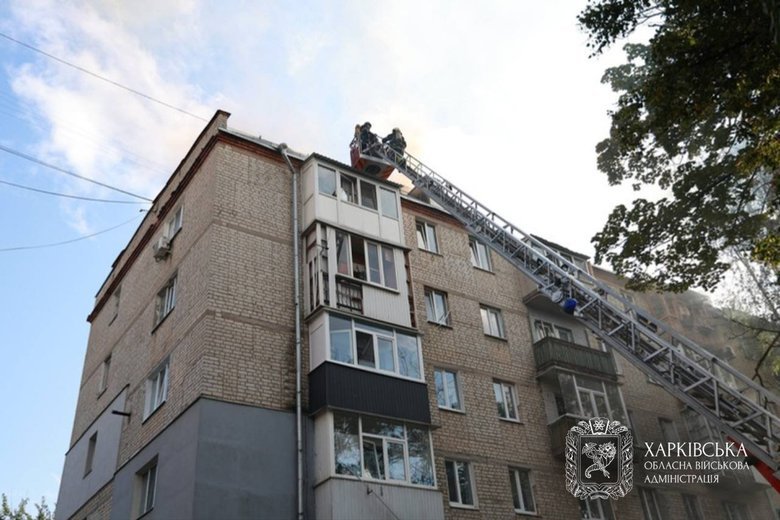 У Харкові дрон РФ влучив у житловий будинок