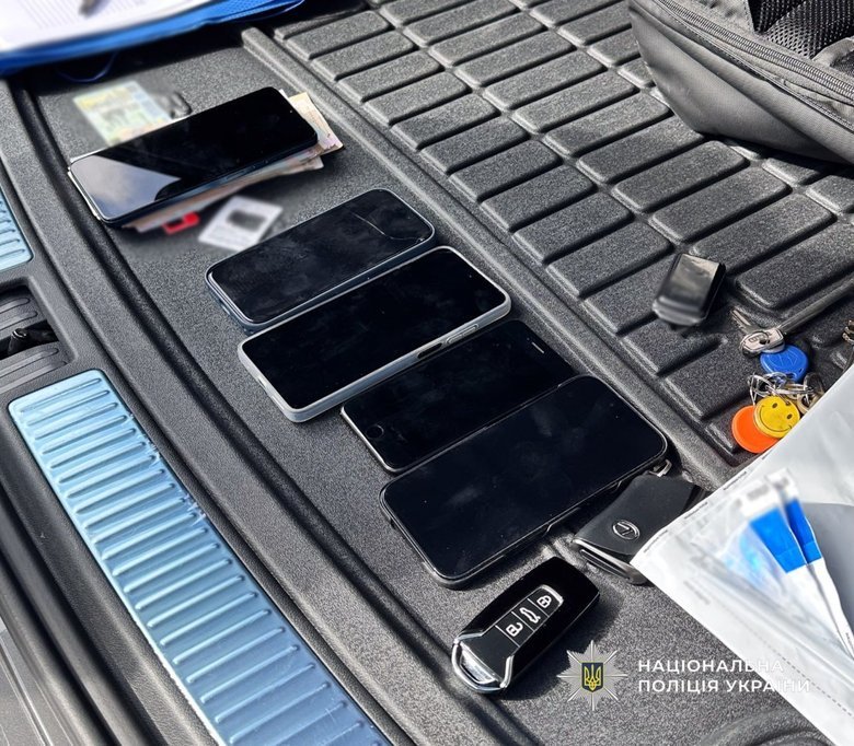 В Одесской области задержали группу, обманувшую военных при продаже автомобилей