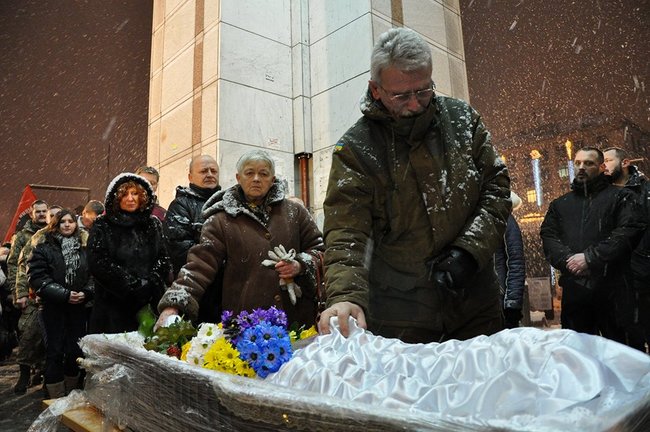 На Майдані Незалежності в Києві відбулося прощання із загиблим бійцем Правого сектора Андрієм Витвицьким, другом Спікером 01