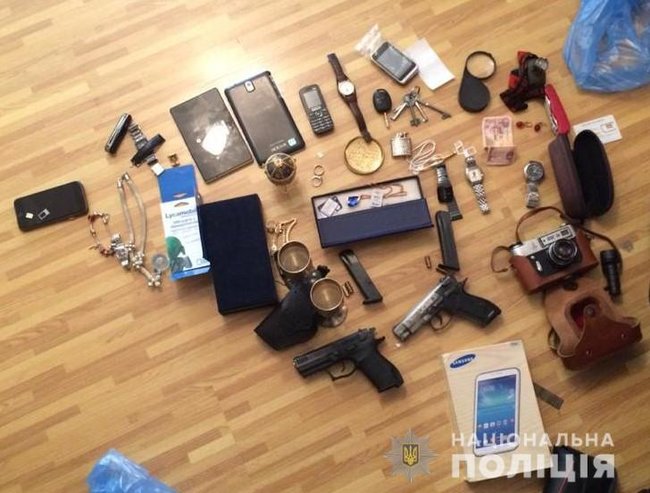 Квартирники-іноземці розбили 10 автомобілів і травмували двох поліцейських, намагаючись уникнути затримання 05