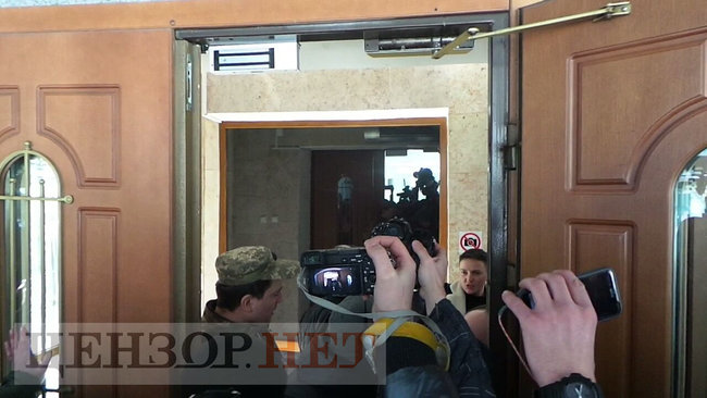 Савченко доставили в СБУ 05