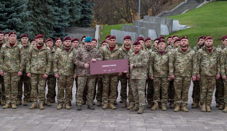 Памятный знак Десантно-штурмовым войскам открыли в Киеве. ФОТОРЕПОРТАЖ