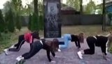 Школярки на Чернігівщині станцювали біля пам