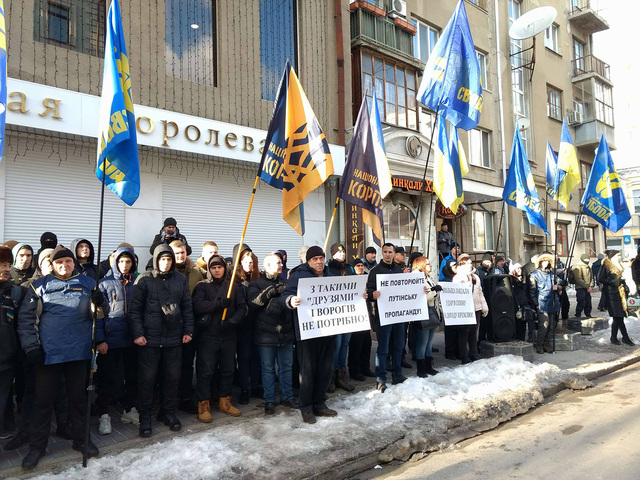 Акция протеста возле польского консульства состоялась в Харькове 02