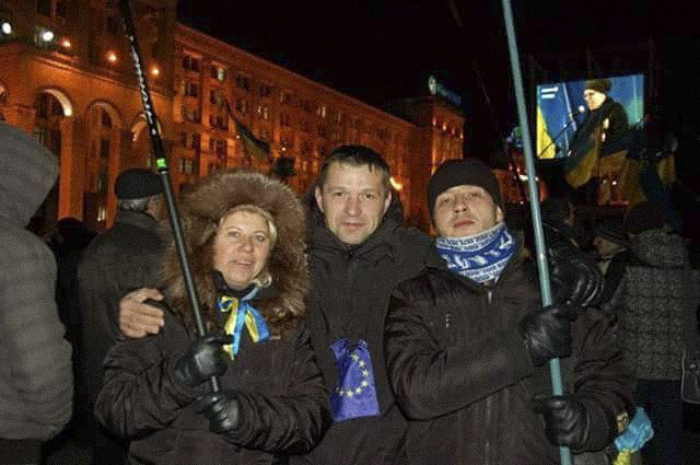 Мама молодшого сержанта міліції Романа Сокуренка (Сокола): Рома побіг витягати хлопців, коли в них стріляв снайпер. Вони йшли на перший штурм Іловайська 07