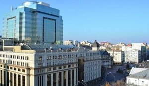Хто купує частину бізнес-центру "Леонардо" і ТРЦ "Україна" в центрі Києва?