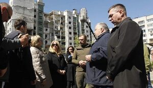 Президент Словакии Чапутова посетила Черниговщину: увидела российские застенки и последствия авианалетов РФ. ФОТОрепортаж