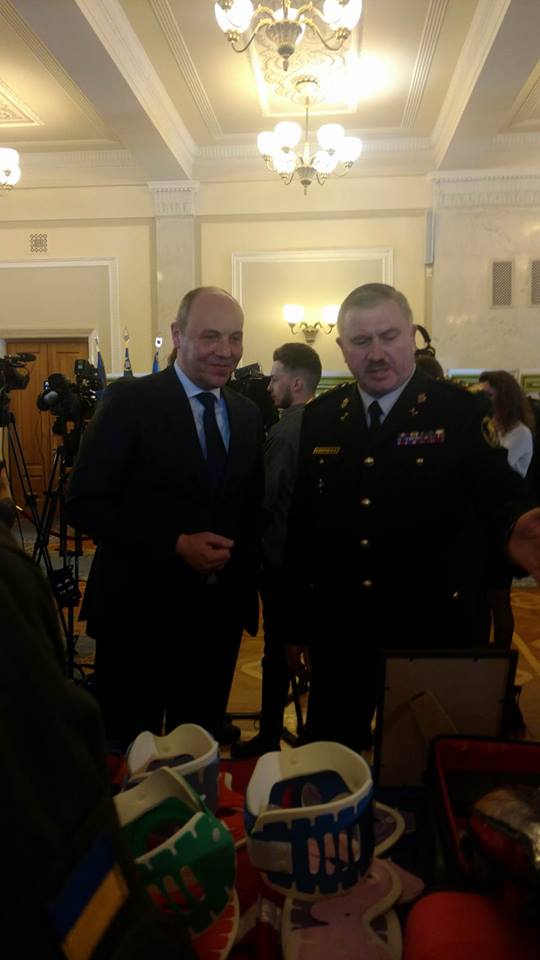 Парубий наградил бойцов Нацгвардии 08