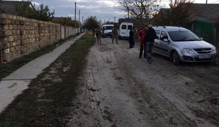 Crimea’s occupying authorities raid Crimean Tatars’ home, detain couple. VIDEO&PHOTOS