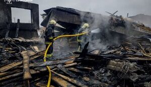 Рашисти атакували рятувальників, які ліквідовували наслідки обстрілу на Сумщині. ФОТОрепортаж