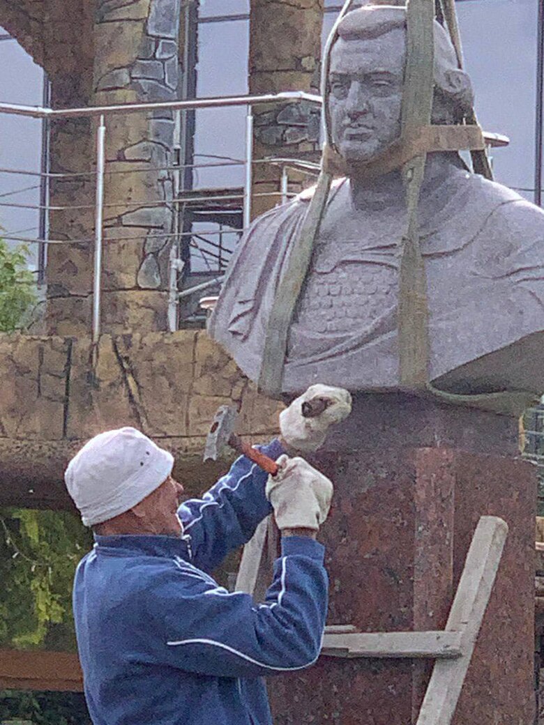 Пам’ятник Потьомкіну демонтували у Миколаєві 02