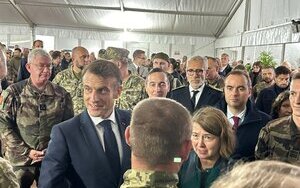 Макрон, воїни ЗСУ
