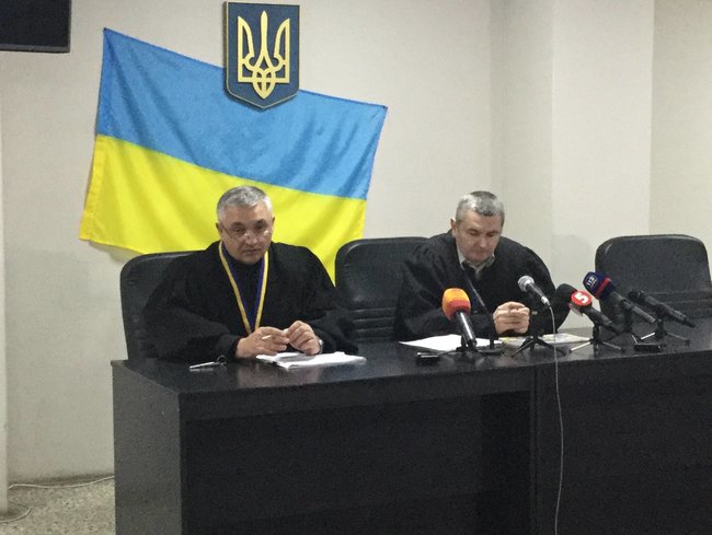Маріупольські активісти протестують через чергове перенесення судом слухання справи Кірсанова, підозрюваного у коригуванні вогню з Градів по мікрорайону Східний 03