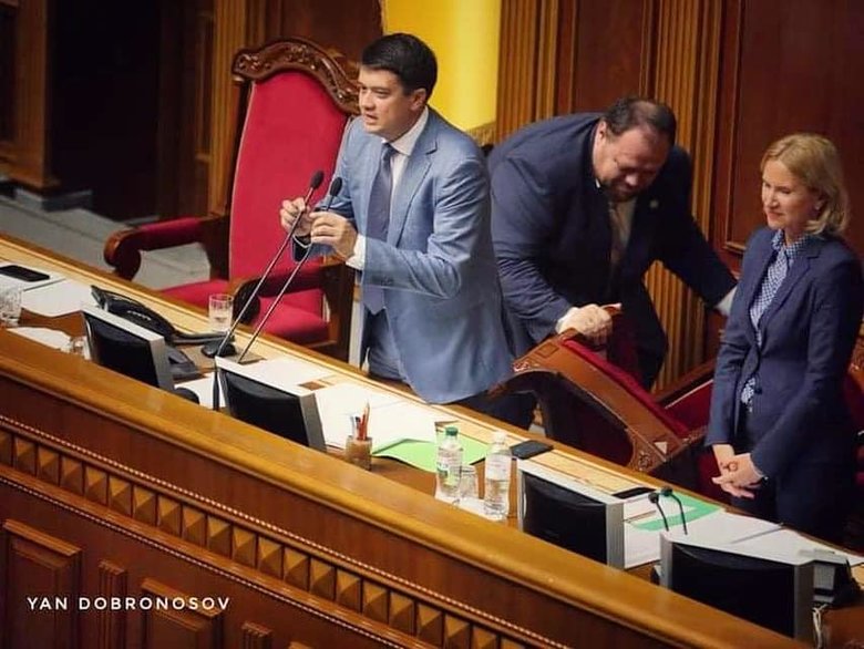 Спецоперація Діма: що буде далі і чому Слуги так бояться нової групи Разумкова 05