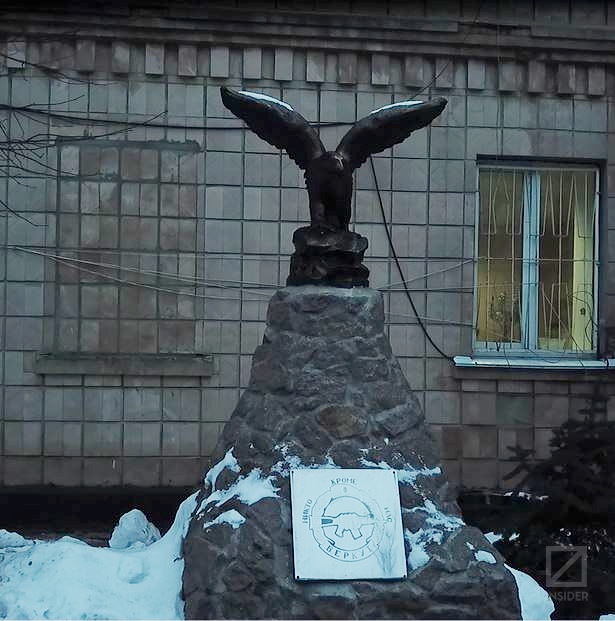 МВД о 4-метровом памятнике Беркуту на базе областного полка полиции Киевщины: Он установлен по инициативе погибшего на войне героя. Не стоит поднимать дешевый шум 01