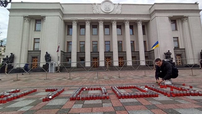 Активисты требовали под Радой отставки Степанова: Украина в Европе на первых местах по количеству COVID-смертей и на последних - по вакцинации 02