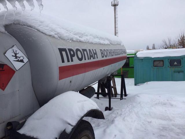 Налоговики ликвидировали две незаконные заправки в Харькове 01
