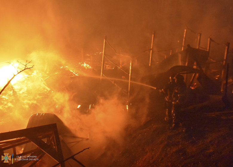 На пляже Дельфин в Одессе полыхал популярный ночной клуб TrueMan 04 На пляже Дельфин в Одессе полыхал популярный ночной клуб TrueMan 04