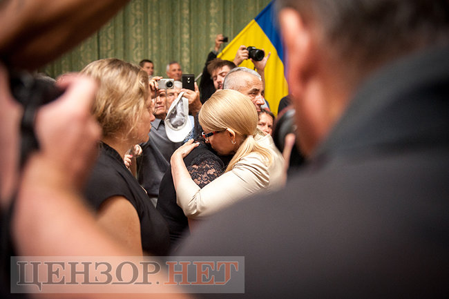 С Героем Украины Левком Лукьяненко прощаются в Киеве 18