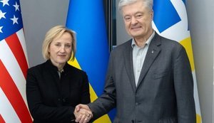 Порошенко зустрівся з тимчасовою повіреною США Девіс