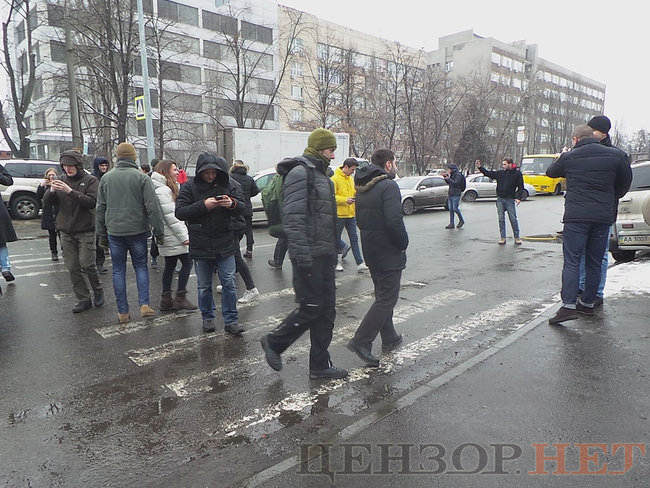 Шевченковский райсуд Киева продолжил рассмотрение дела об убийстве Бузины. Активисты перекрывали движение по Дегтяревской (обновлено) 11