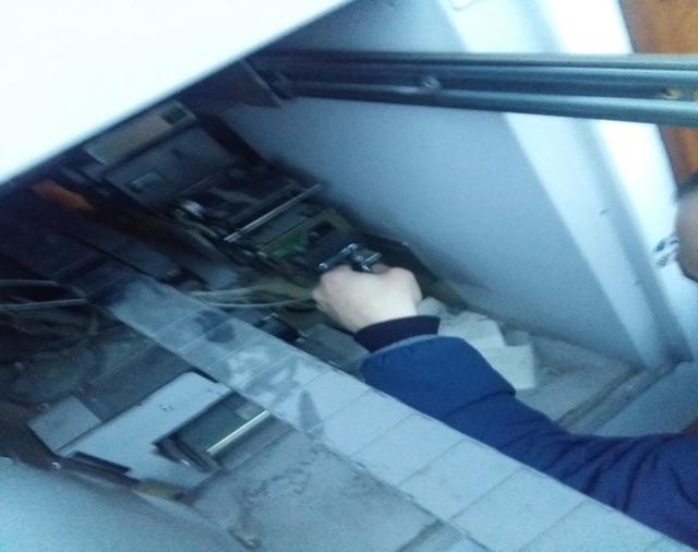 Кіберполіція затримала двох осіб, які крали гроші з карток за допомогою накладок у банкоматах 01