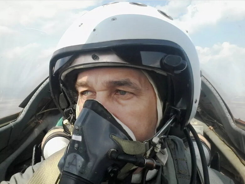 Не літав 21 рік, але через війну повернувся. Дуже хотів опанувати американські F-16: пам’яті льотчика В’ячеслава Мінки, який загинув у авіатрощі на Житомирщині 09