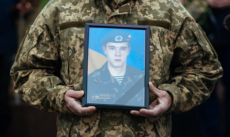 На Дніпропетровщині попрощалися із 29-річним десантником Вячеславом Дімовим, який загинув, виконуючи бойове завдання у Запорізькій області 01