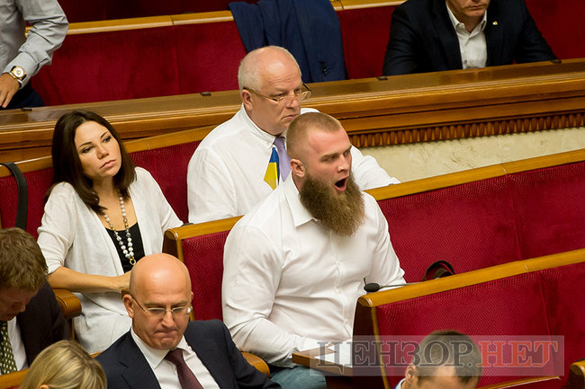 Геращенко і Разумков вивчають Регламент, посилання Герусу від Семенченка і Корявченков, що перевіряє, чому не голосують колеги, - робочий день у Раді 10 вересня 13