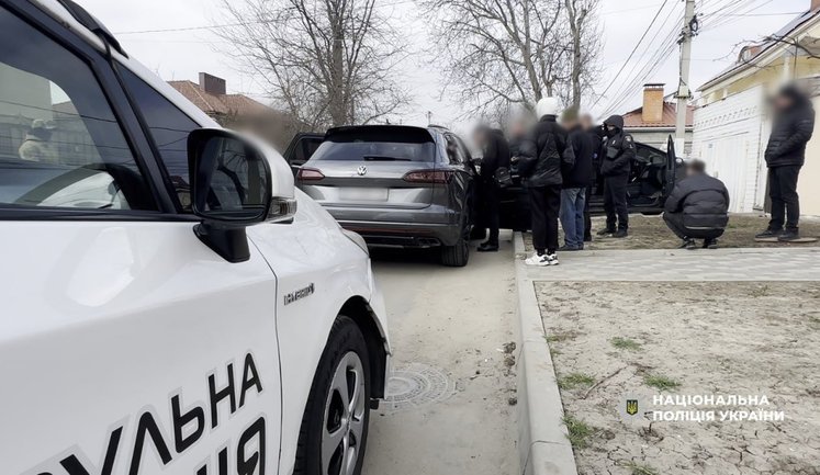 На Одещині викрили шахраїв, які обманювали військових на продажі "елітних авто". ВІДЕО+ФОТОрепортаж