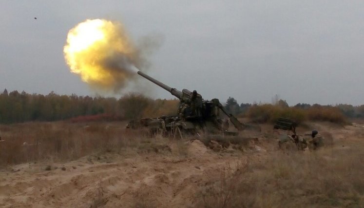 Боевики 52 раза обстреляли позиции ВСУ: ранены трое военнослужащих. Террористы применяли 152-мм и 122-мм артиллерию, - Матюхин. ВИДЕО