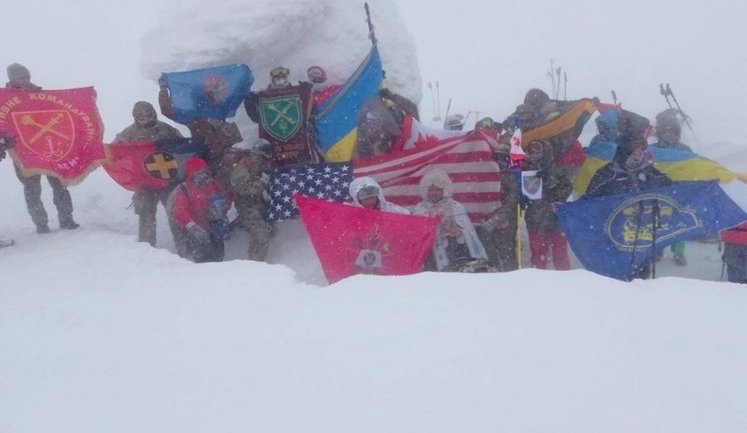 Військові ЗСУ і НАТО в складних кліматичних умовах підкорили Говерлу. ФОТОрепортаж