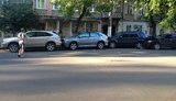 "Парковка" по-одесски: четыре внедорожника остановились друг о друга. ФОТО