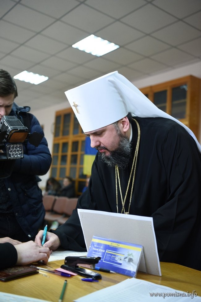 Предстоятель ПЦУ Епіфаній проголосував на виборах президента 02
