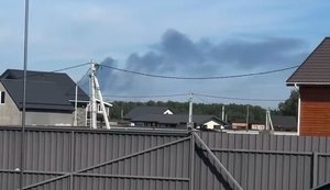 Russian shows fires in Moscow region and plans to shoot down drones with slingshot: "What if I hit wing or propeller?". VIDEO