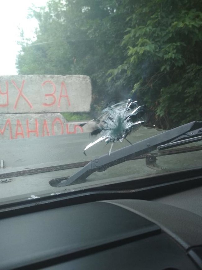 Броньовик прикордонників потрапив під обстріл терористів на Донбасі, ніхто не постраждав, - Слободян 01