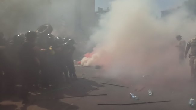Столкновения митингующих с правоохранителями на акции Остановим капитуляцию под Офисом Президента 10